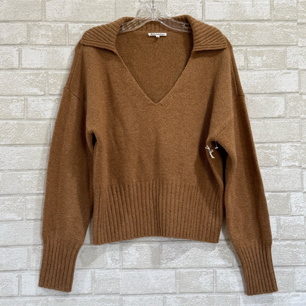 Reformation Beckie Cashmere Collared Sweater in Panko - Size - Large.